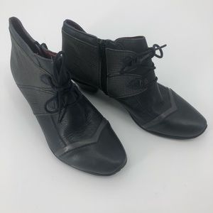 Fidgi Navy Grey Leather Booties Women’s 7